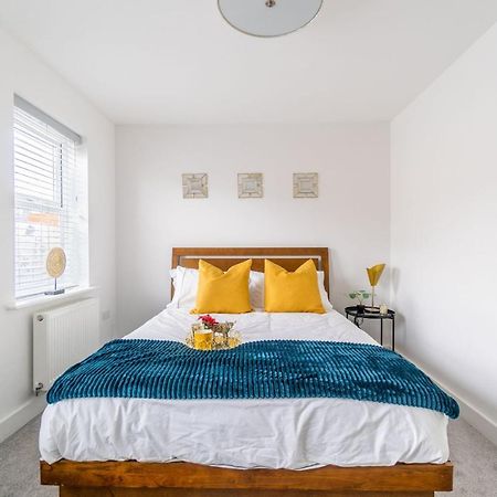 Stylish 4 Bed Family Home At Madejski, Reading University エクステリア 写真