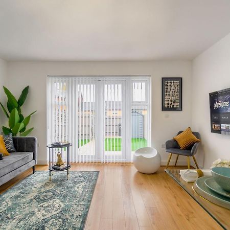 Stylish 4 Bed Family Home At Madejski, Reading University エクステリア 写真