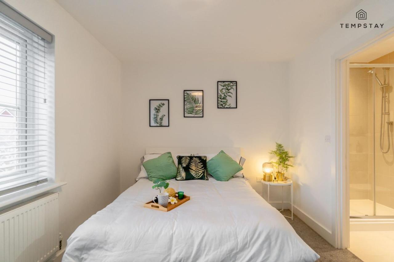 Stylish 4 Bed Family Home At Madejski, Reading University エクステリア 写真