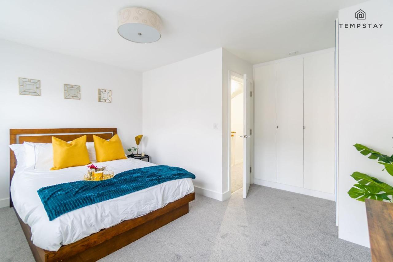 Stylish 4 Bed Family Home At Madejski, Reading University エクステリア 写真