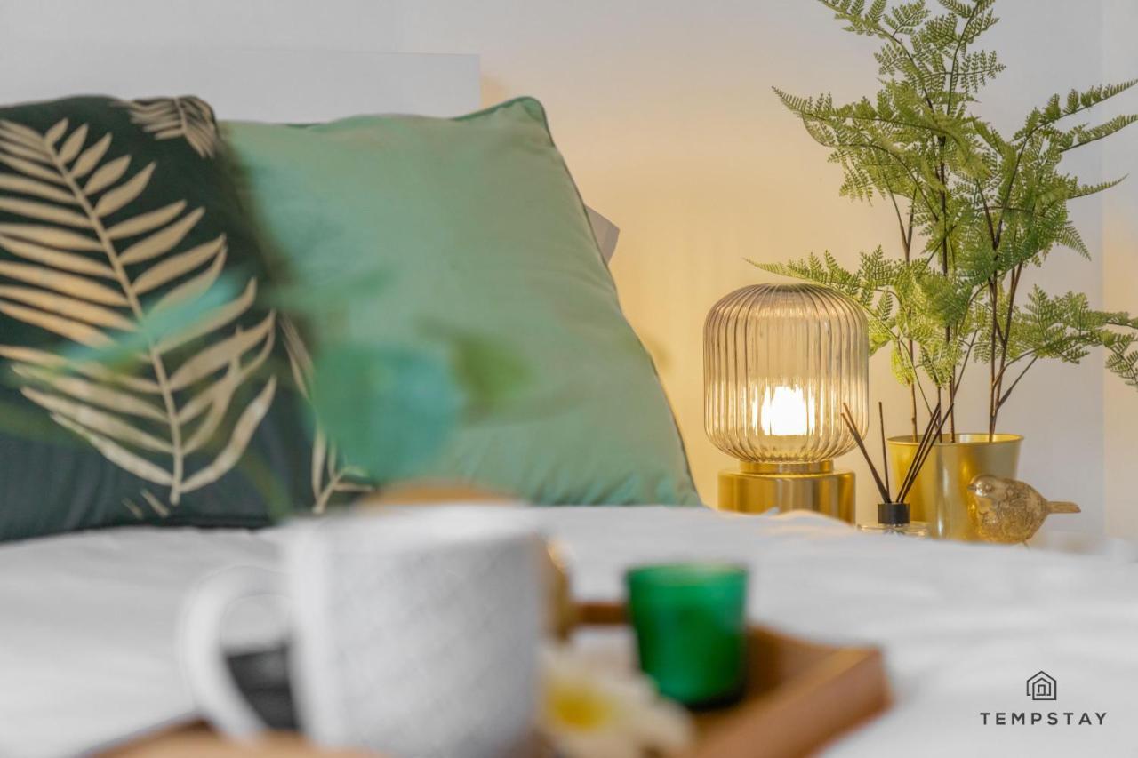 Stylish 4 Bed Family Home At Madejski, Reading University エクステリア 写真